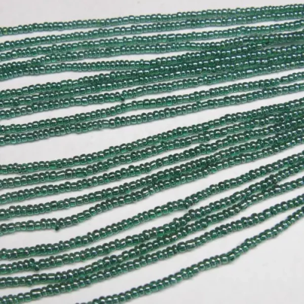 Koraliki szklane zielone 2x1,5-2mm (sznurek)