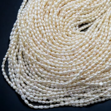 Perły Naturalne Hodowane białe 2-3 ryż mm (sznur)