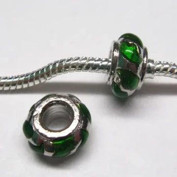 Metalowy element ozdobny - przekładka z zielonym szkłem 13x7 mm