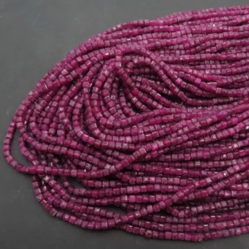 Rubin fasetowane kostki 3 mm (sznur)