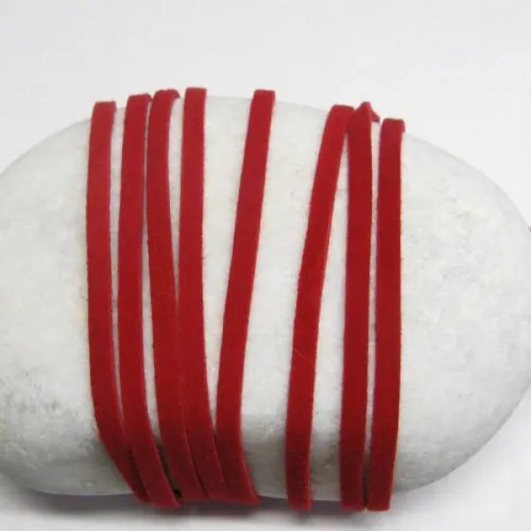 Sznurek imitacja zamszu - czerwony 2,5mm/1 metr 