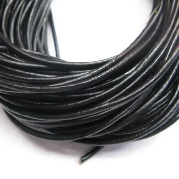 Rzemień skórzany-czarny 2mm/1 metr 