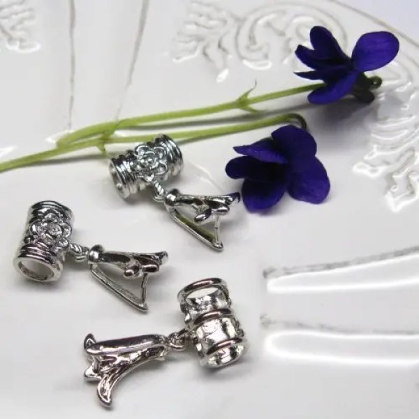 Metalowy element ozdobny - zawieszka 24x11 mm