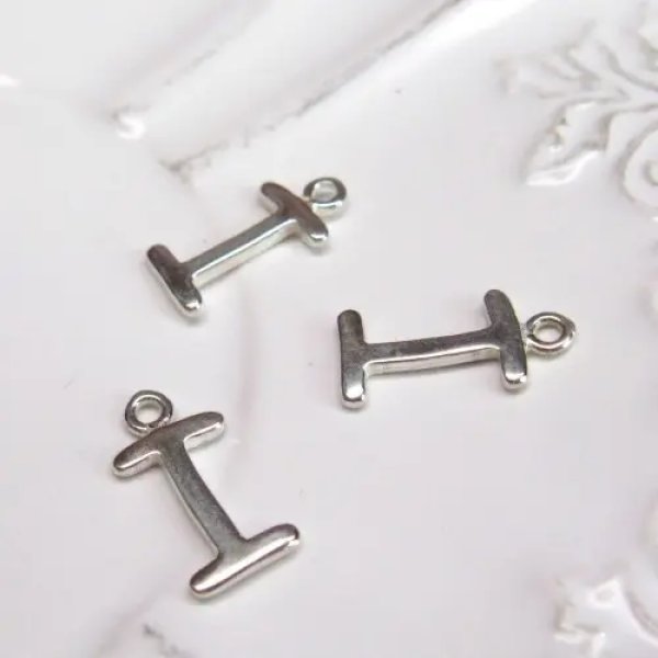 Srebro Ag - zawieszka literka 15x7mm  