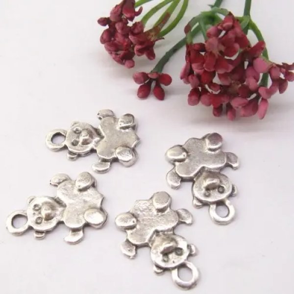 Posrebrzane - Metalowa przywieszka - misiek 16x16 mm