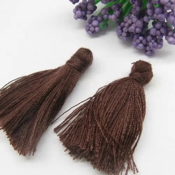 Zawieszka chwost brązowy 30x4 mm – tekstylny element ozdobny do biżuterii handmade