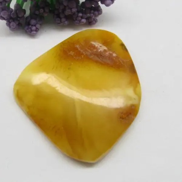 Mleczny Bursztyn 36x33x6 mm