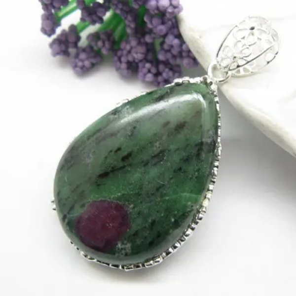 Zoizyt (Zoisyt) z Rubinem i srebro - wisiorek łza