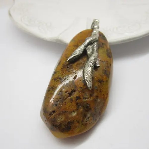 Bursztyn i srebro oksydowane - wisiorek