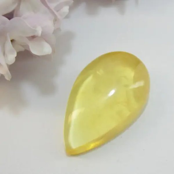 Bursztyn 26x16x8 mm łza