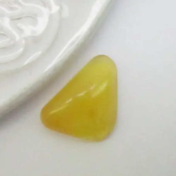 Bursztyn 19x13x6 mm zaokrąglony trójkąt