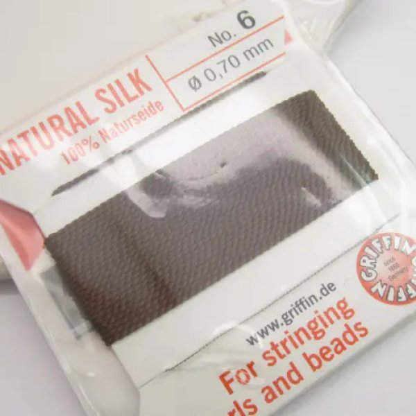 Nici Jedwabne ciemno brązowe z igłą - 0,7mm/2 metry