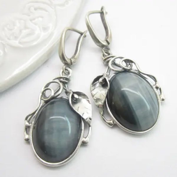 Sokole Oko w srebrze oksydowanym - kolczyki owale