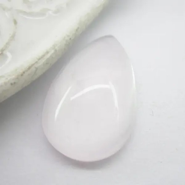 Kwarc Różowy – kaboszon kropla 24×15×7 mm