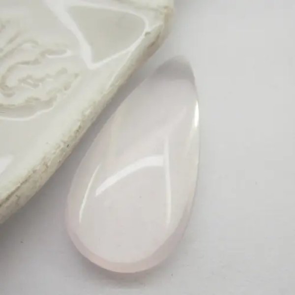 Kwarc różowy 31x14x7 mm kropla