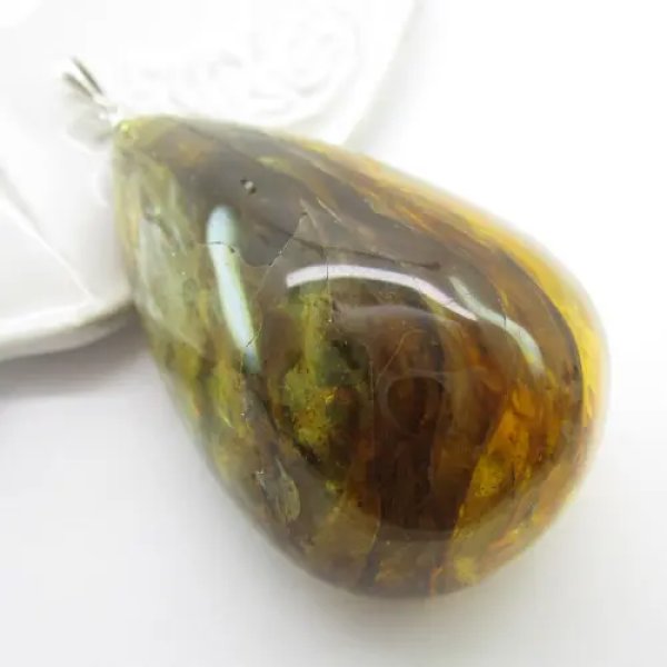 Zawieszka - srebro + bursztyn. Inkluzja roślinna.