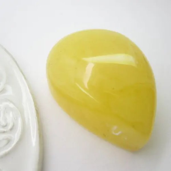 Mleczny Bursztyn 45x33x20 mm łza