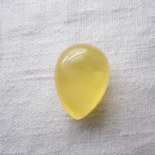 Mleczny Bursztyn 29x21x16 mm kropla