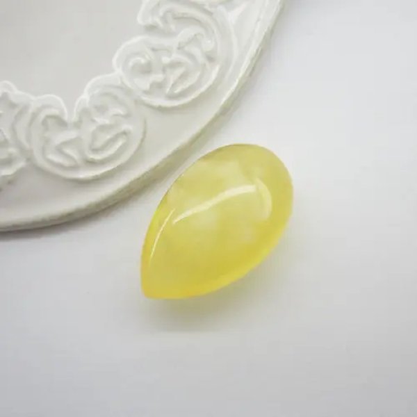 Mleczny Bursztyn 31x19x13 mm kropla