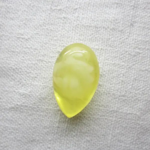 Mleczny Bursztyn 31x19x13 mm kropla