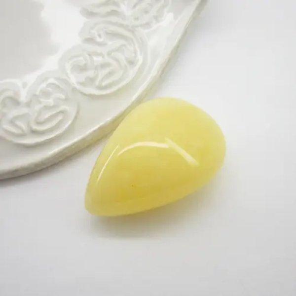 Mleczny Bursztyn 35x22x14 mm kropla