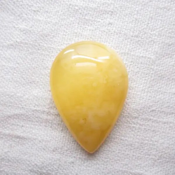 Mleczny Bursztyn 45x30x10 mm kropla