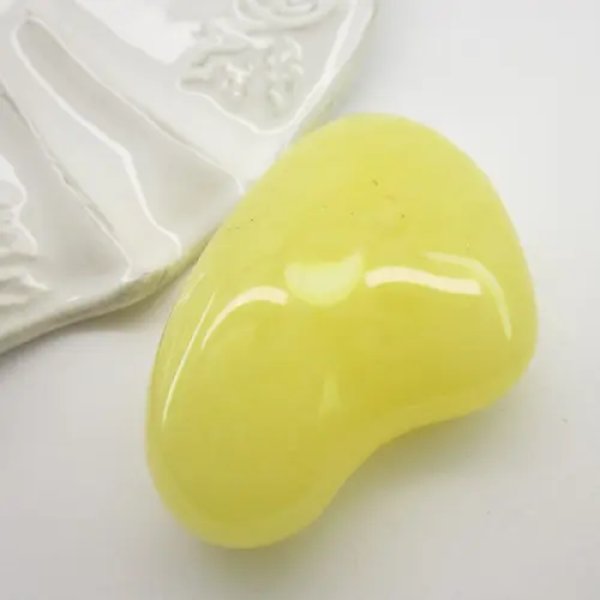 Mleczny Bursztyn 62x39x17 mm