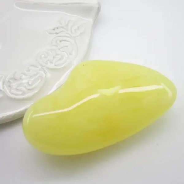 Mleczny Bursztyn 62x39x17 mm