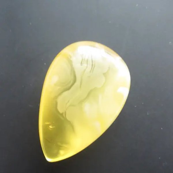 Bursztyn kropla 42x26x17mm