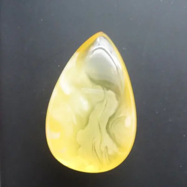Bursztyn kropla 42x26x17mm