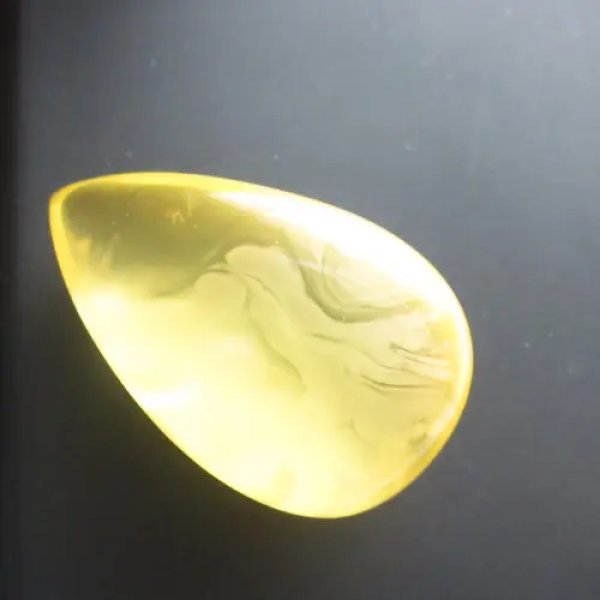 Bursztyn kropla 42x26x17mm