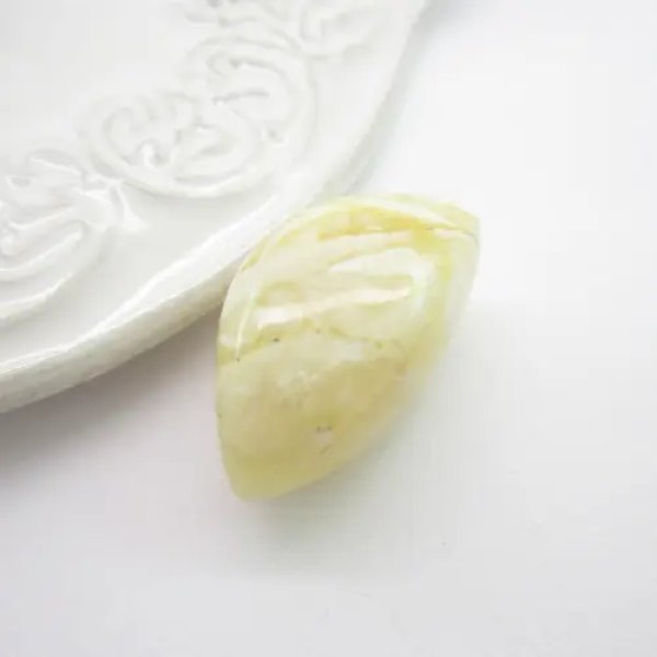 Mleczny Bursztyn 27,5x15x13 mm