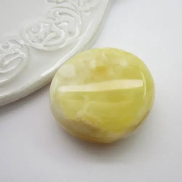 Mleczny Bursztyn 30x29x11 mm okrągły