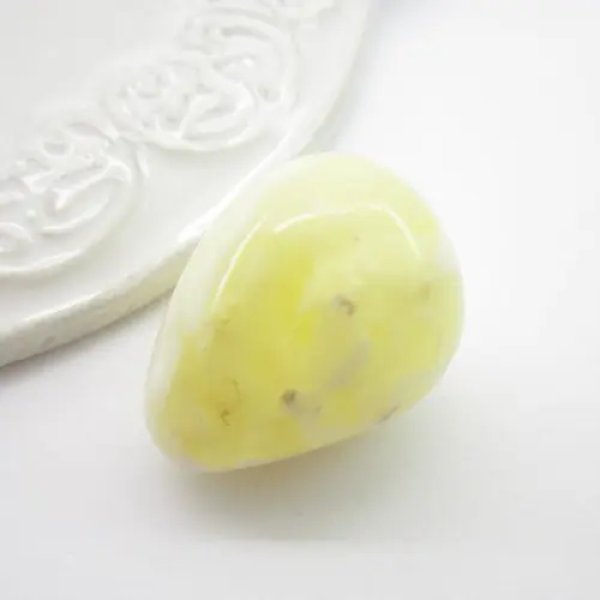 Mleczny Bursztyn 26x22x18 mm kropla