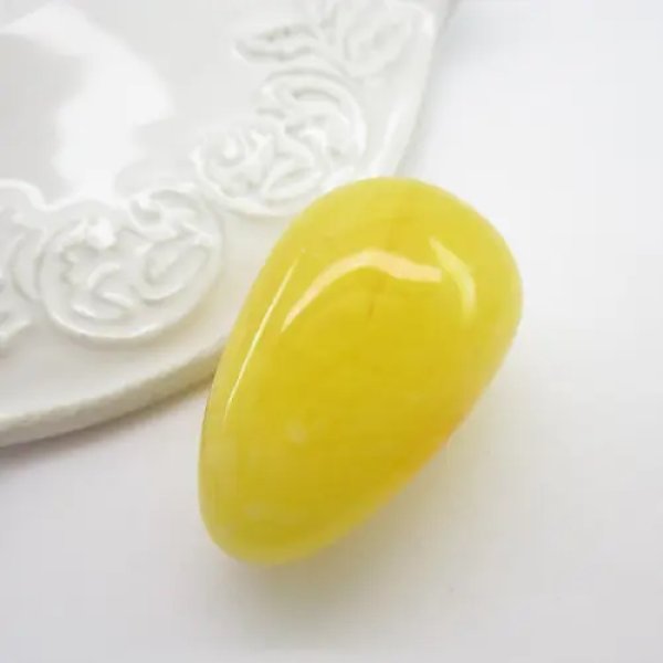 Mleczny Bursztyn 37x23x19 mm kropla