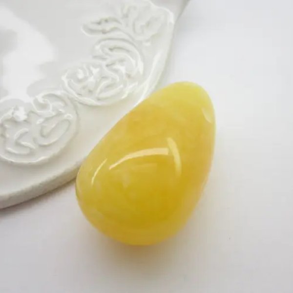 Mleczny Bursztyn 37x23x19 mm kropla