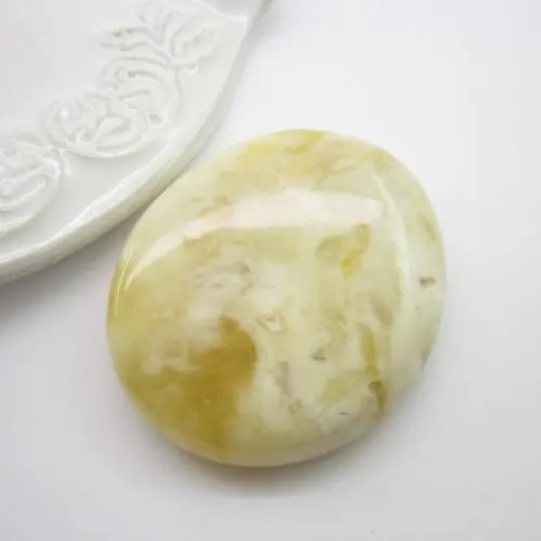 Mleczny Bursztyn 50x43x10 mm owal