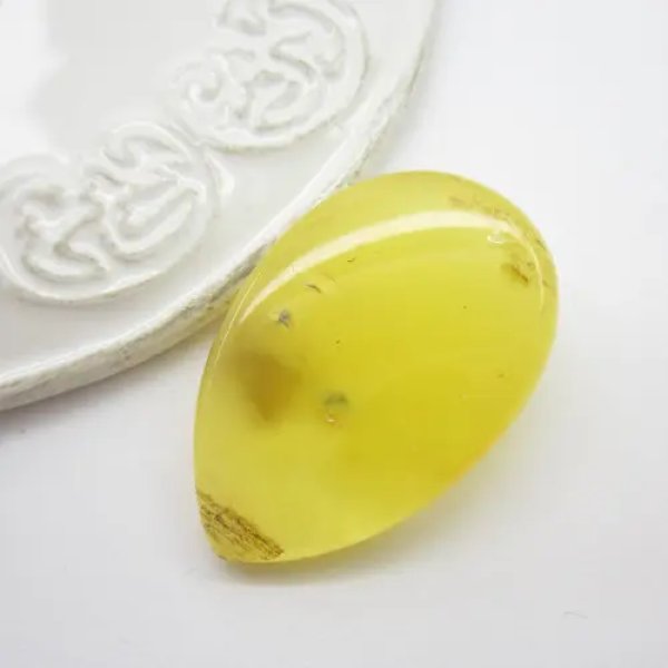 Mleczny Bursztyn 37x25x10 mm łza