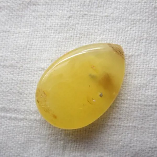 Mleczny Bursztyn 37x25x10 mm łza