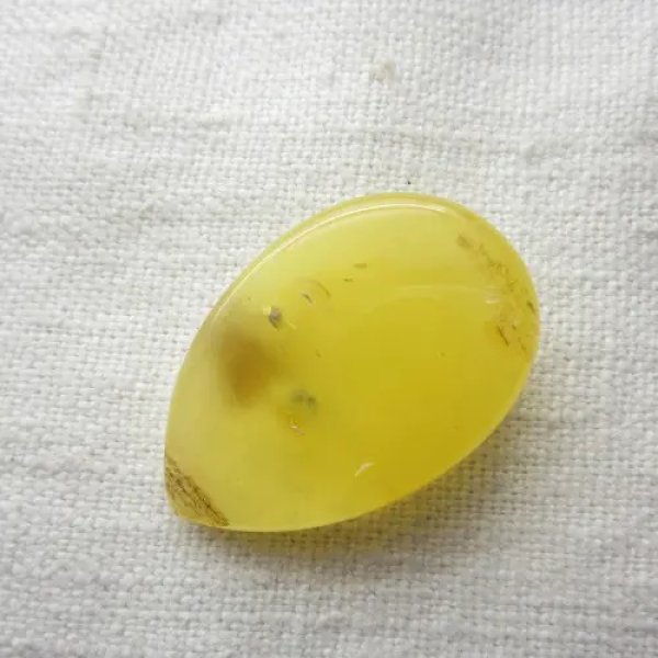 Mleczny Bursztyn 37x25x10 mm łza