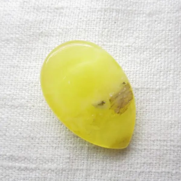 Mleczny Bursztyn 37x25x10 mm łza