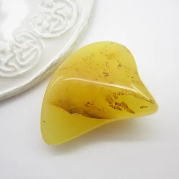 Mleczny Bursztyn 39x30x12 mm