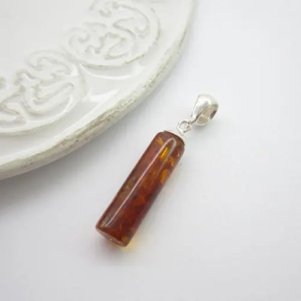 Koniakowy Bursztyn i srebro - wisiorek walec