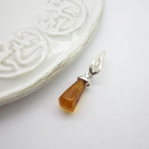 Koniakowy Bursztyn i srebro - wisiorek stożek