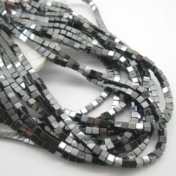 Hematyt kostka 4mm (sznurek)