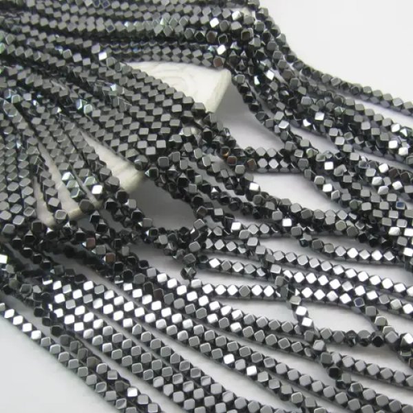 Hematyt kostka cięta 3mm (sznurek)