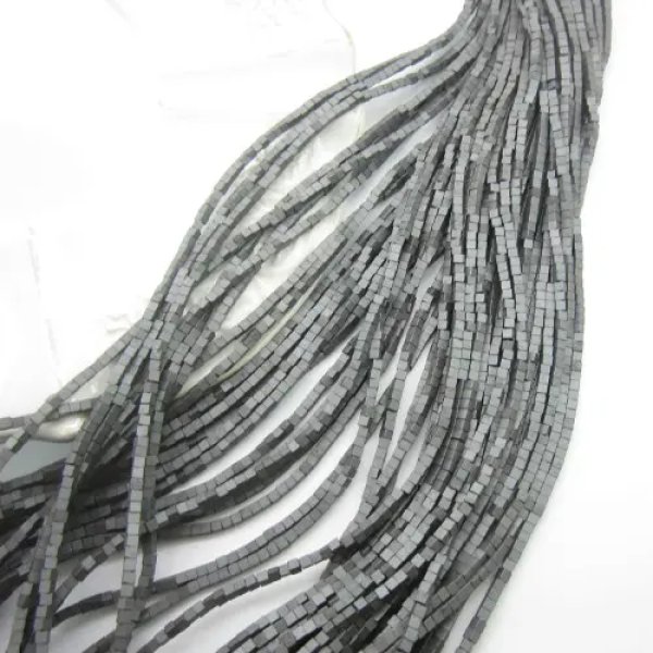 Hematyt szary matowy kostka 2 mm – sznur 40,5 cm