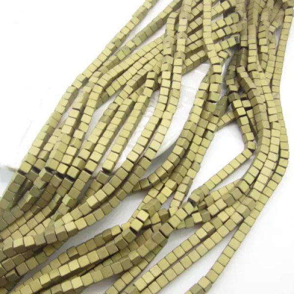 Hematyt złoty matowy – kostka 4 mm, sznur 40,5 cm, kamienie do biżuterii