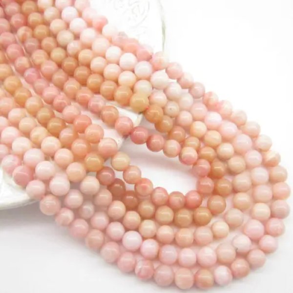 Opal Różowy kulki 8 mm (sznurek)