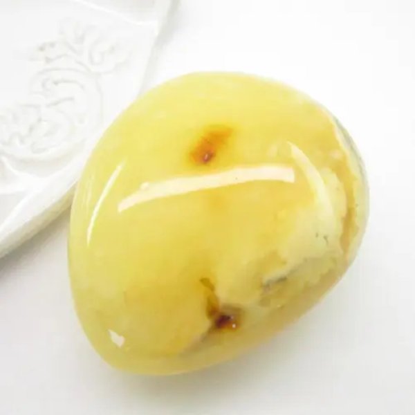 Mleczny Bursztyn łza 49x41x22mm (Duży)